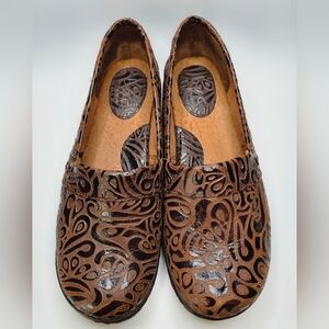 BOC Born peggy clog size 7  brown